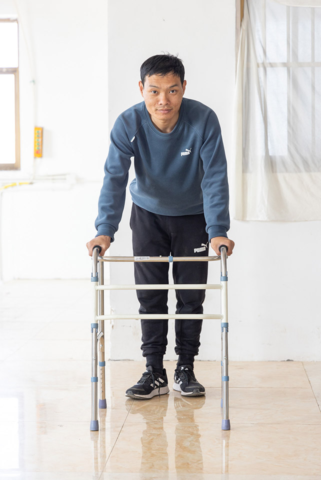 普通折疊扭動(dòng)助行器（半不銹鋼）
