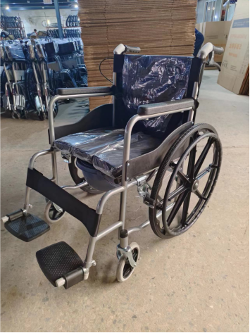 24輪折疊多功能老人輪椅輕便癱瘓手動(dòng)推車（噴塑坐便帶桶）